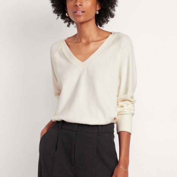 Old Navy Creme SoSoft Loose V Neck
Sweater - Picture 6 of 15